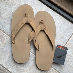 Rainbow men’s flip flop fits size 12-131/2
